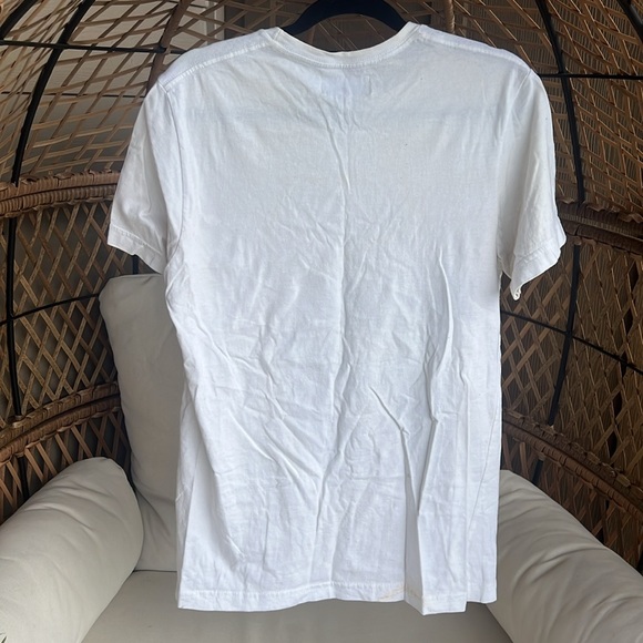 Tropical graphic tee, bought in Mexico! Size L but fits like a medium - Picture 4 of 4